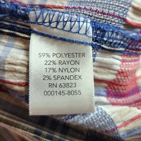 CJ BANKS  SIZE 2X. Full zip front, button roll up sleeve.  wrinkle free fabric - Picture 6 of 7